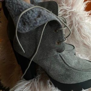 Cape Robins grey platform shearling boots